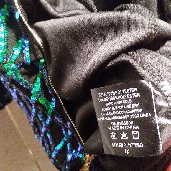 For Curvy Girls. Sequined Knit Mini NWT - Picture 12 of 14